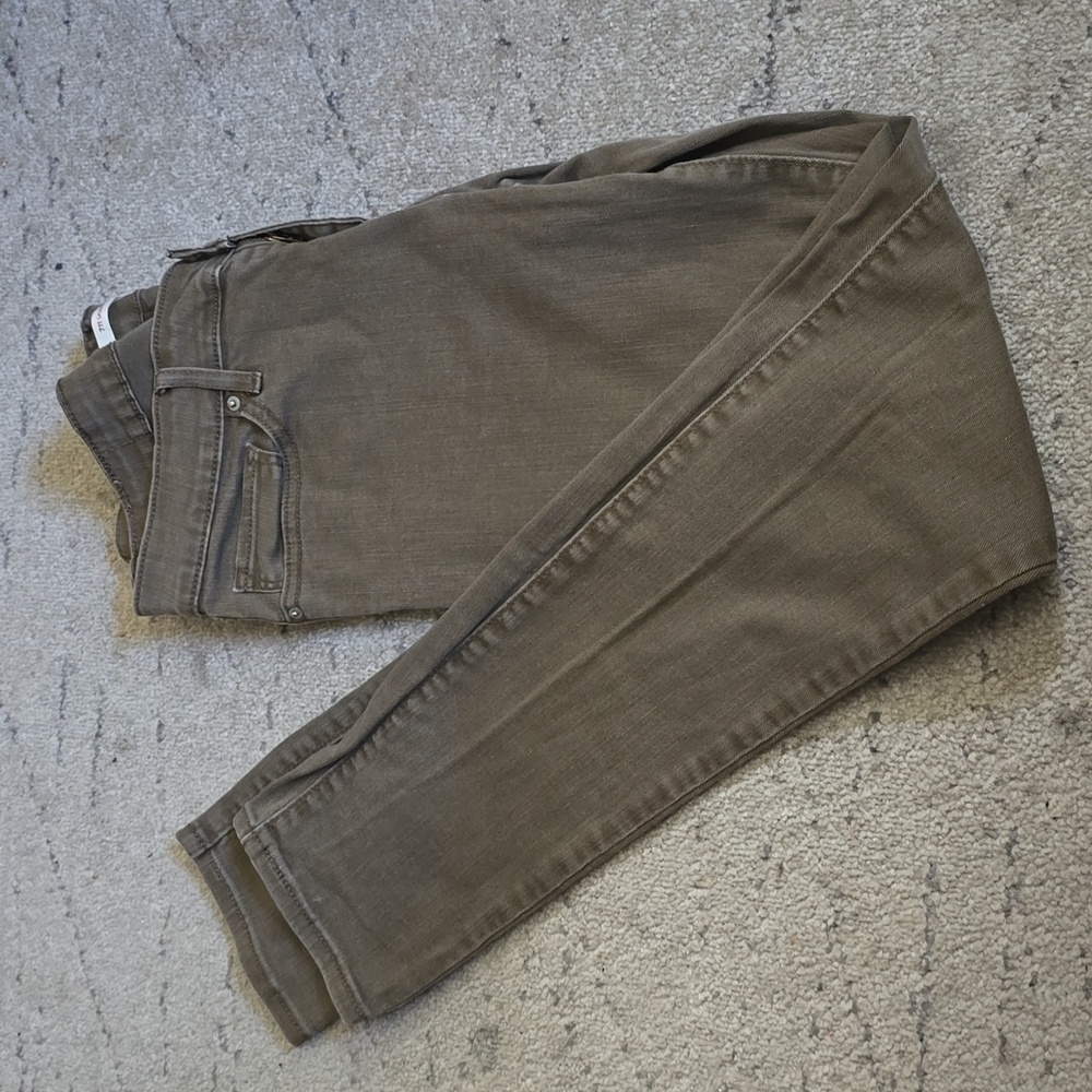 Levi's skinny Jeans size 29, olive color pre-owned - Picture 8 of 12